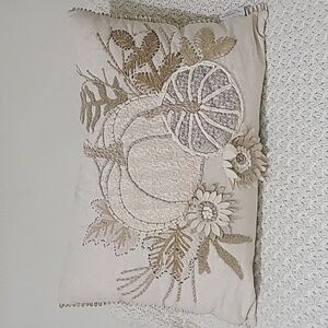 THE FARMHOSE RACHEL ASHWELL FALL DECORATIVE PILLOW.